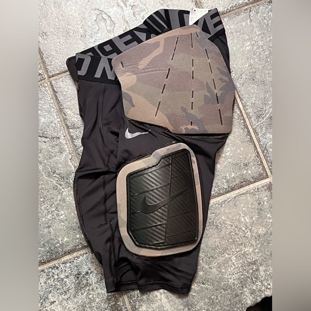 NIKE COMPRESSION BODY ARMOR SHORTS MEN’S XL